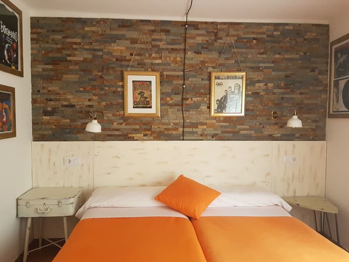 Barri Antic Hostel & Pub