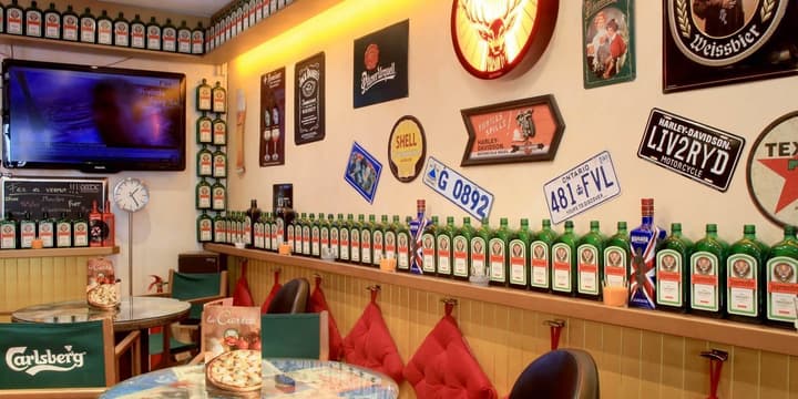 Barri Antic Hostel & Pub