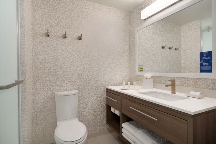 Home2 Suites by Hilton Newark Airport