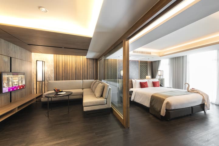 Ramada Plaza by Wyndham Chao Fah