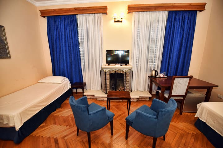 Rose Garden Hotel