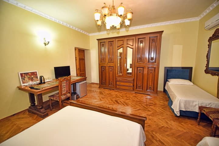 Rose Garden Hotel