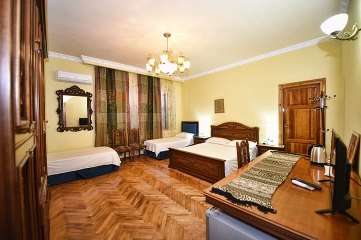 Rose Garden Hotel
