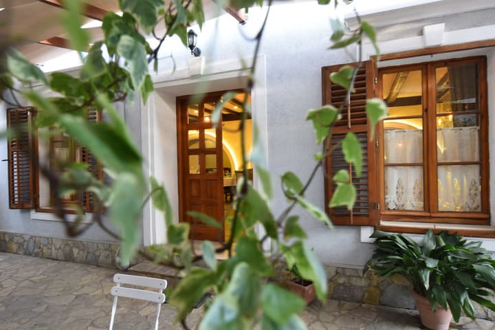 Rose Garden Hotel
