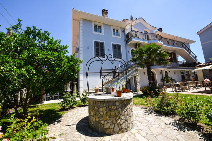 Rose Garden Hotel