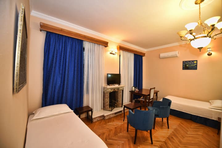 Rose Garden Hotel