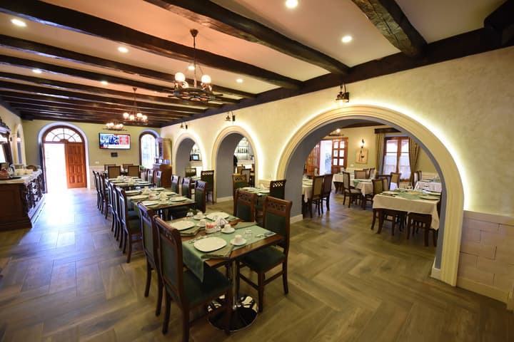 Rose Garden Hotel