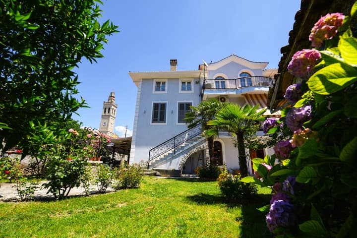 Rose Garden Hotel