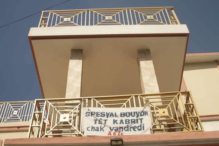 Villa Rosa Hotel & Restaurant