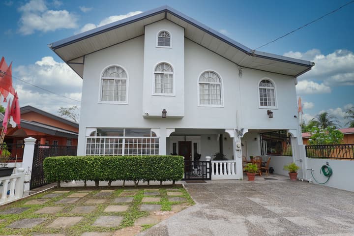 Airport Inn