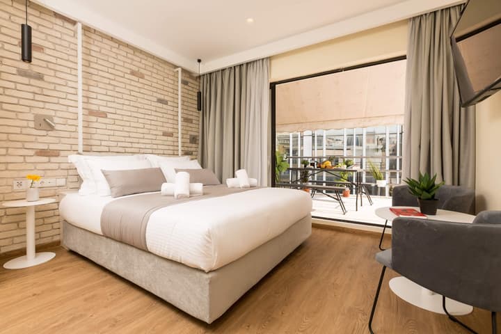 Hotel @ Syngrou Fix