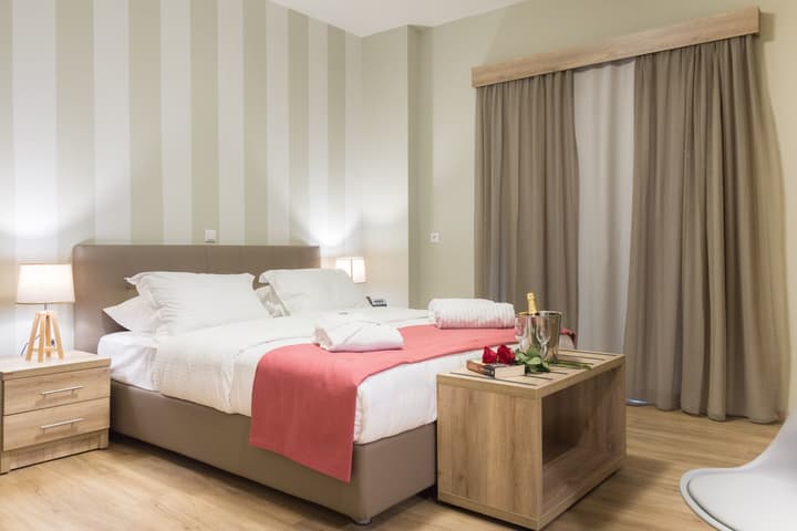 Hotel @ Syngrou Fix