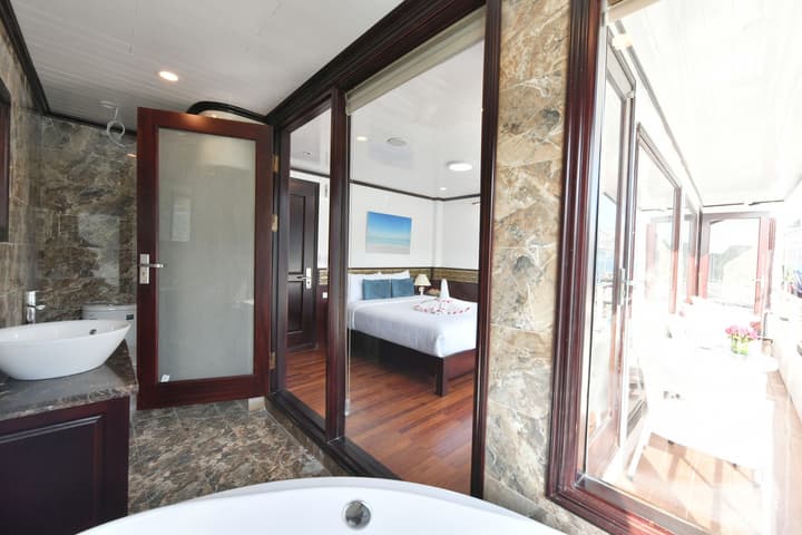 Halong Sapphire Cruise