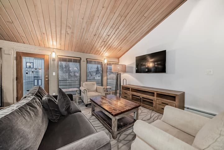 Jasper Inn & Suites by INNhotels