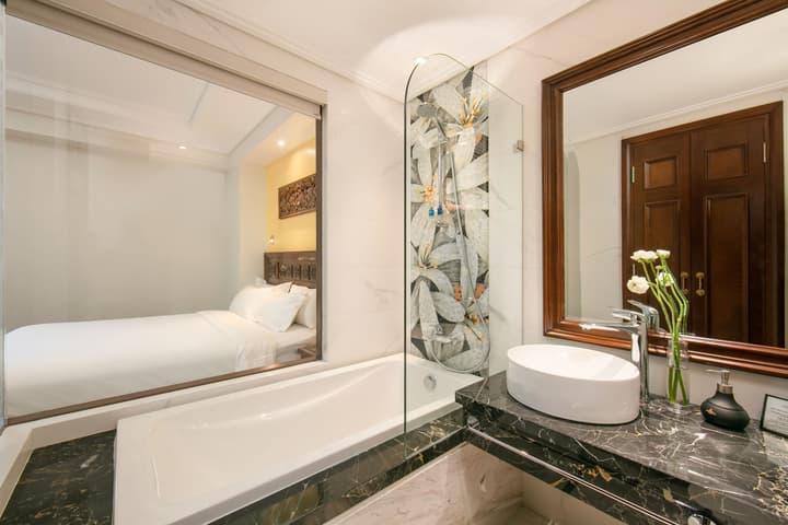 LUCIEN HANOI LAKESIDE HOTEL & ROOFTOP