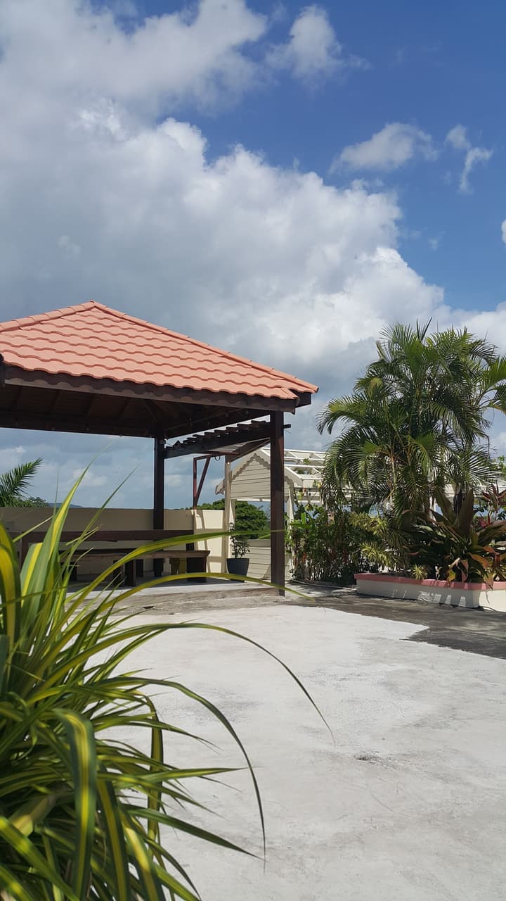 2 Bed Apt with Balcony at Runaway Bay