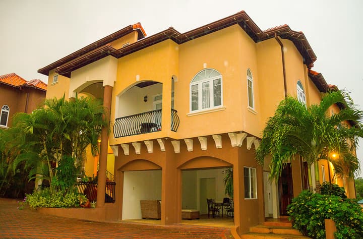 2 Bed Apt with Balcony at Runaway Bay