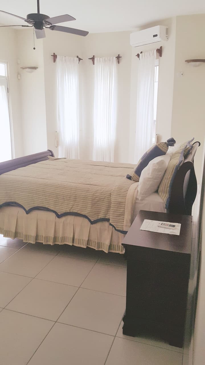 2 Bed Apt with Balcony at Runaway Bay