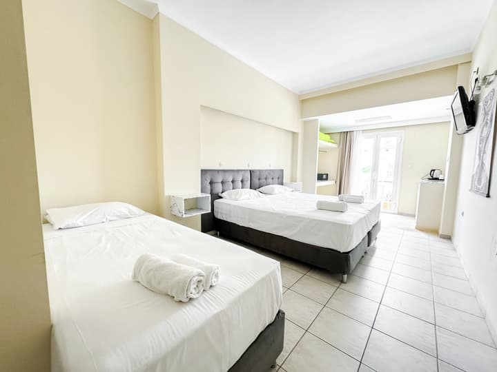 Kavos Plaza Hotel