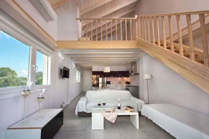 Kavos Plaza Hotel