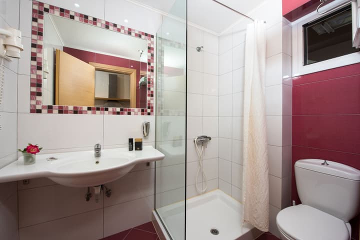 Kavos Plaza Hotel