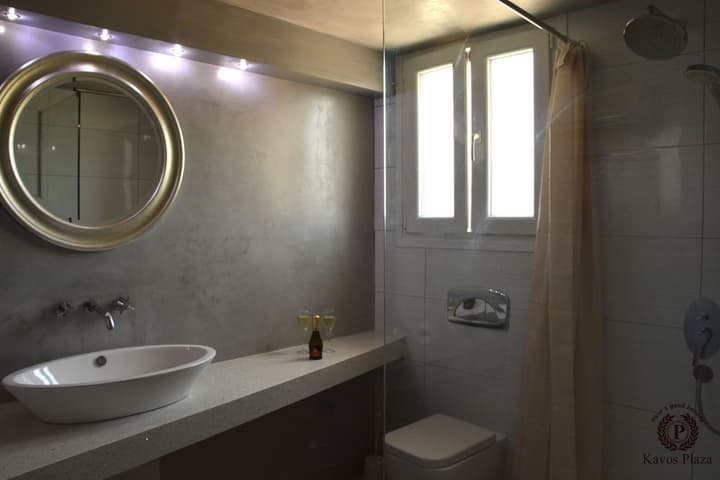 Kavos Plaza Hotel