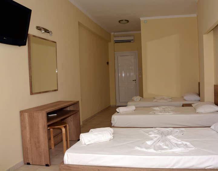 Kavos Plaza Hotel