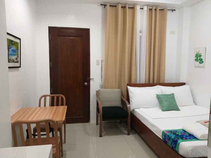Lighthouse Apartment and Guest Inn