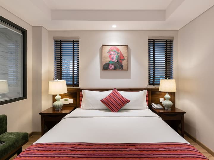 Au Lac Legend Hotel