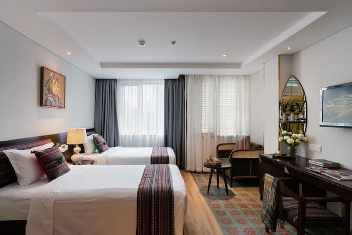Au Lac Legend Hotel