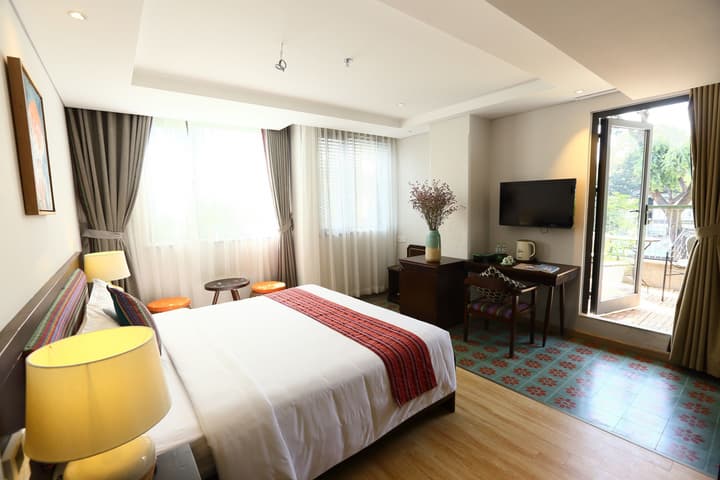 Au Lac Legend Hotel