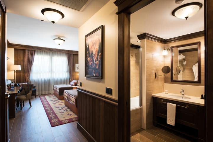 PortAventura Hotel Colorado - Includes unlimited access to PortAventura Park & 1 day access to Ferrari Land