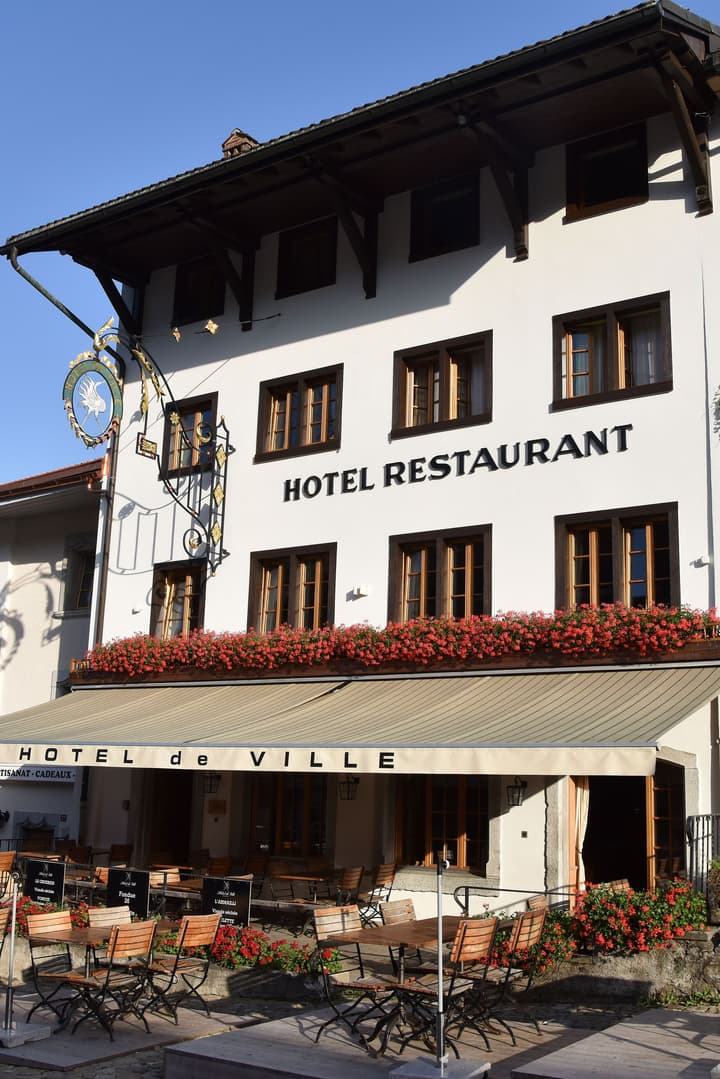Hotel De Ville