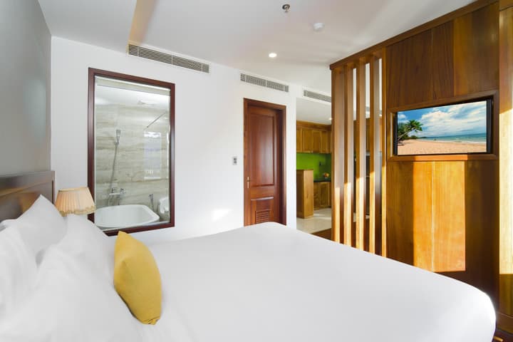 Sunny Ocean Hotel & Spa