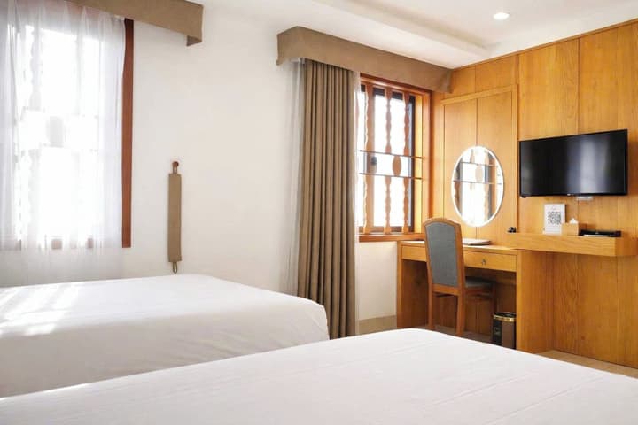 Sunny Ocean Hotel & Spa