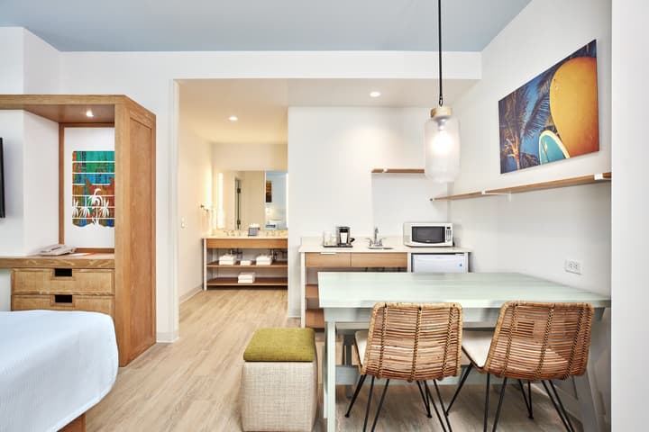 Universal's Endless Summer Resort - Dockside Inn and Suites