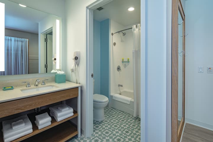 Universal's Endless Summer Resort - Dockside Inn and Suites