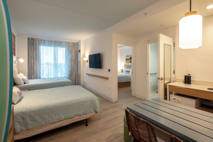 Universal's Endless Summer Resort - Dockside Inn and Suites