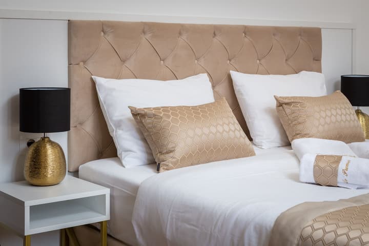 Le Premier Luxury Rooms - Exclusive Self-Serviced Residence