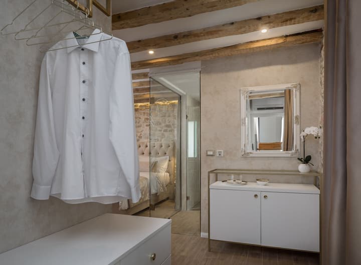 Le Premier Luxury Rooms - Exclusive Self-Serviced Residence