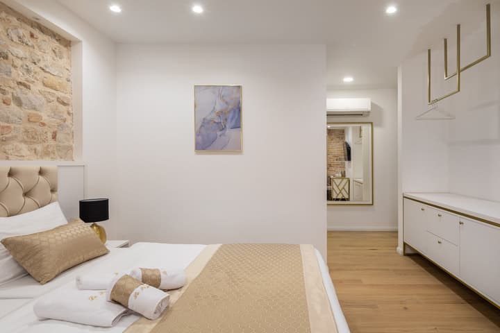 Le Premier Luxury Rooms - Exclusive Self-Serviced Residence