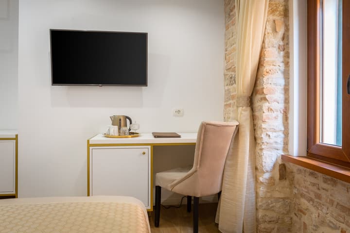 Le Premier Luxury Rooms - Exclusive Self-Serviced Residence