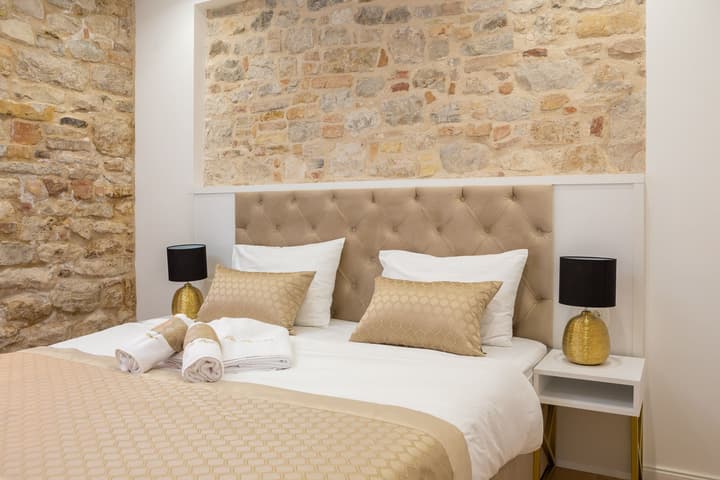 Le Premier Luxury Rooms - Exclusive Self-Serviced Residence