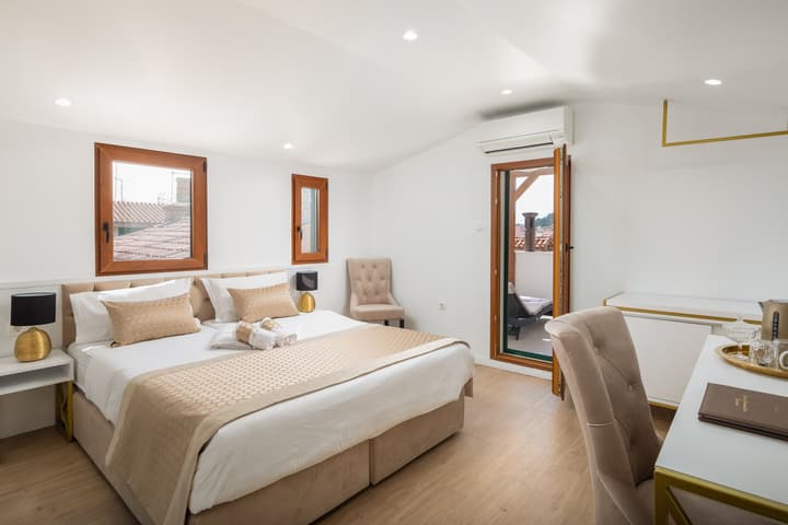 Le Premier Luxury Rooms - Exclusive Self-Serviced Residence