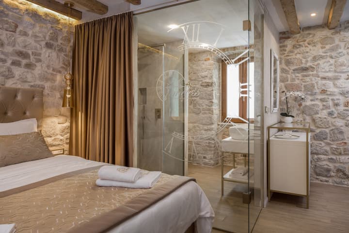 Le Premier Luxury Rooms - Exclusive Self-Serviced Residence