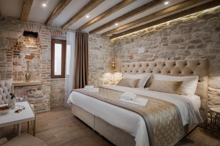 Le Premier Luxury Rooms - Exclusive Self-Serviced Residence