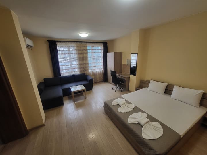 Twain Apart & Rooms
