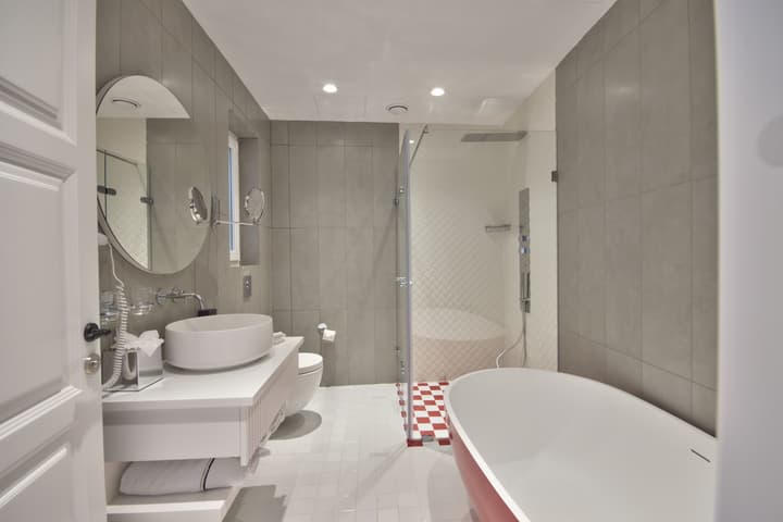 HOLM Boutique &Spa - IK Collection