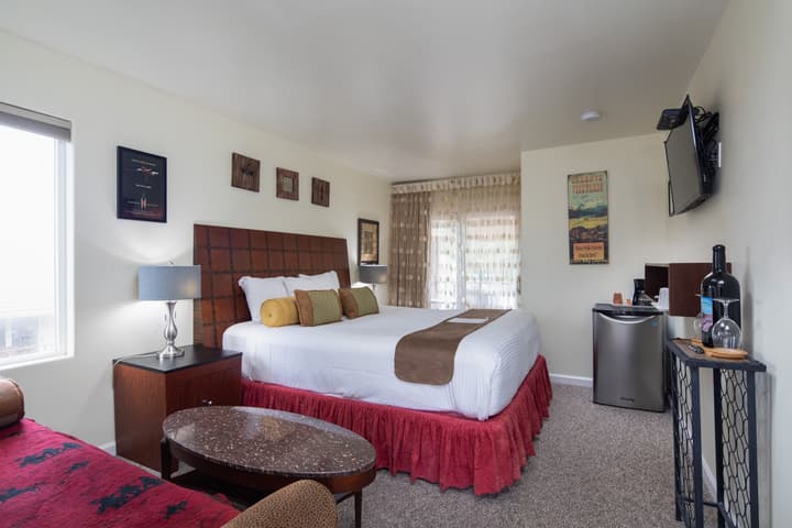Vendange Carmel Inn & Suites