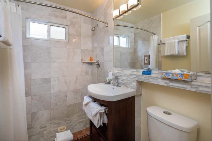 Vendange Carmel Inn & Suites